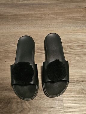 Women's Black Pom Slide Sandals